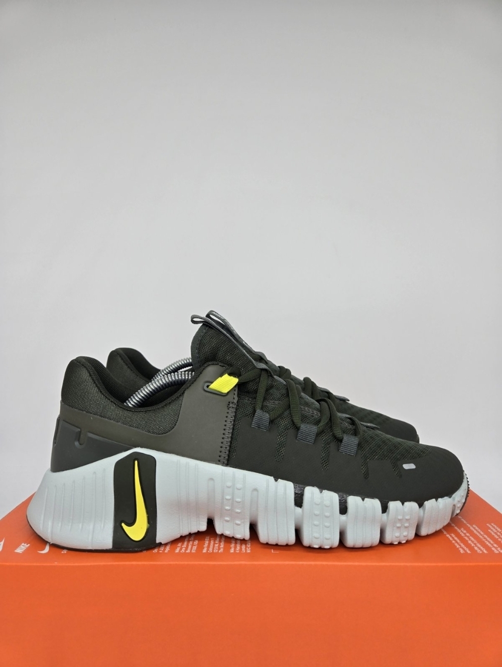 Nike Free Metcon 5 Sequoia High Voltage Men's Workout Shoes Size 8.5 New - Picture 3 of 8